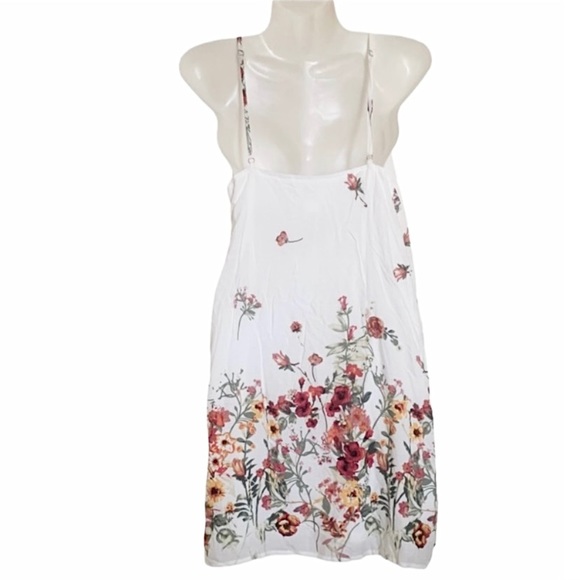 NWT’s Love Riche Floral Print Wrap Dress - Picture 2 of 4